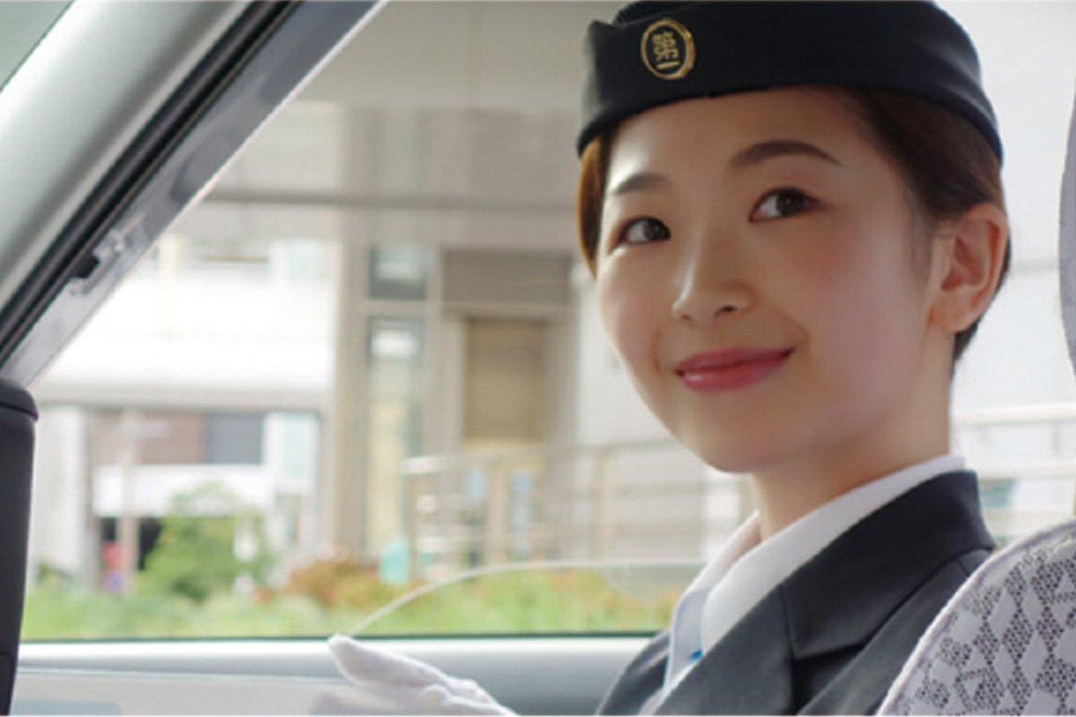 タクシードライバー／流し営業なし！電話が入るまで駅で待機